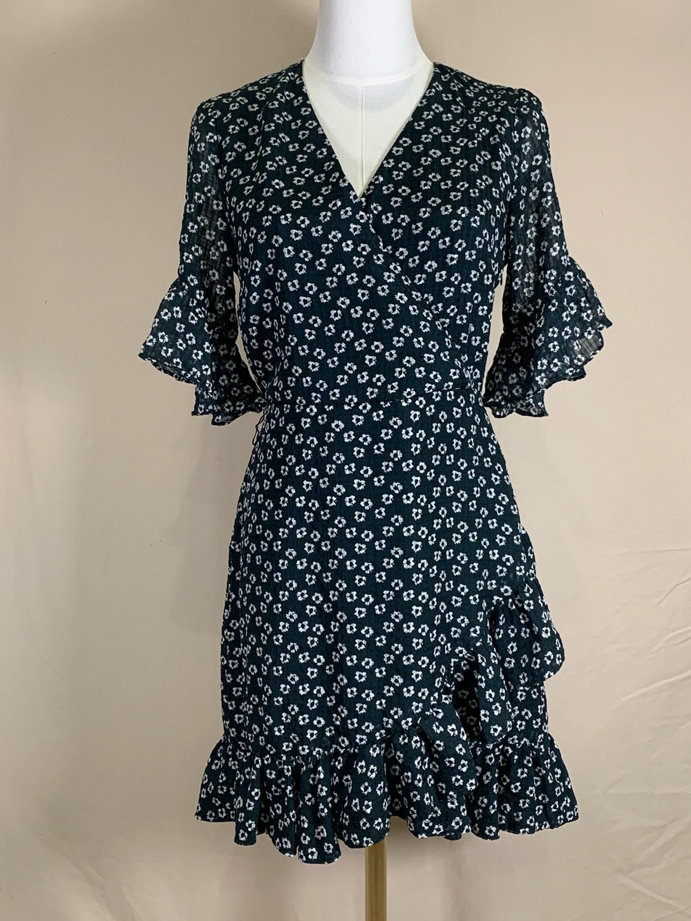 1.STATE Floral Wrap Dress Black White Ruffle Mini Size 2